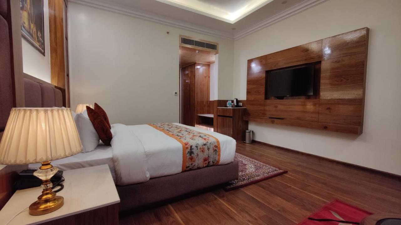 Hotel Woodpark ชิมลา ภายนอก รูปภาพ